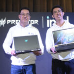 Andreas Lesmana, Gaming Product Manager dan Taher Maulana, Presales Acer Indonesia memperlihatkan Produk New Predator Helios Neo 16