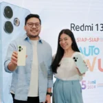 Rendy Tonggo, Product Marketing Manager Xiaomi Indonesia bersama Jovani Shaloom selaku PR Communication Manager di Acara Peluncuran Redmi 13 pada hari ini (5_6).